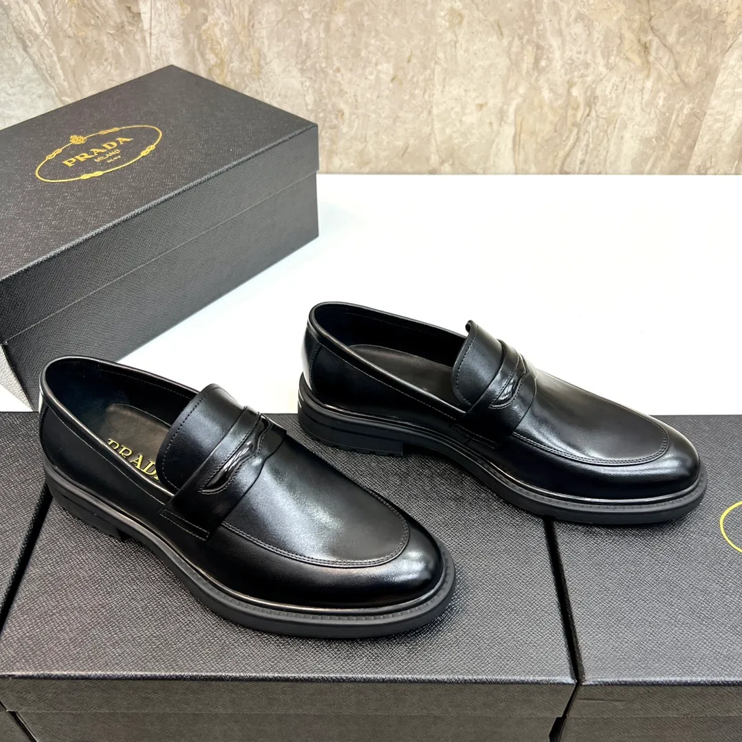 Original order quality: P580 Brand: PRADA (Prada) Standard code: Men's size 38/44 (45 can be customized) Grade: Same style as the official website High-quality men's shoes Material: Original cowhide Water-dyed cowhide lining Rubber outsole Style categories: Men's fashionable formal leather shoes Slip-on men's shoes series Young fashion European and American trends British style Top luxury Color: Actual picture